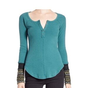 Free People Newbie Thermal Ski Lodge Cuff Sz XS Teal Black Top Crochet